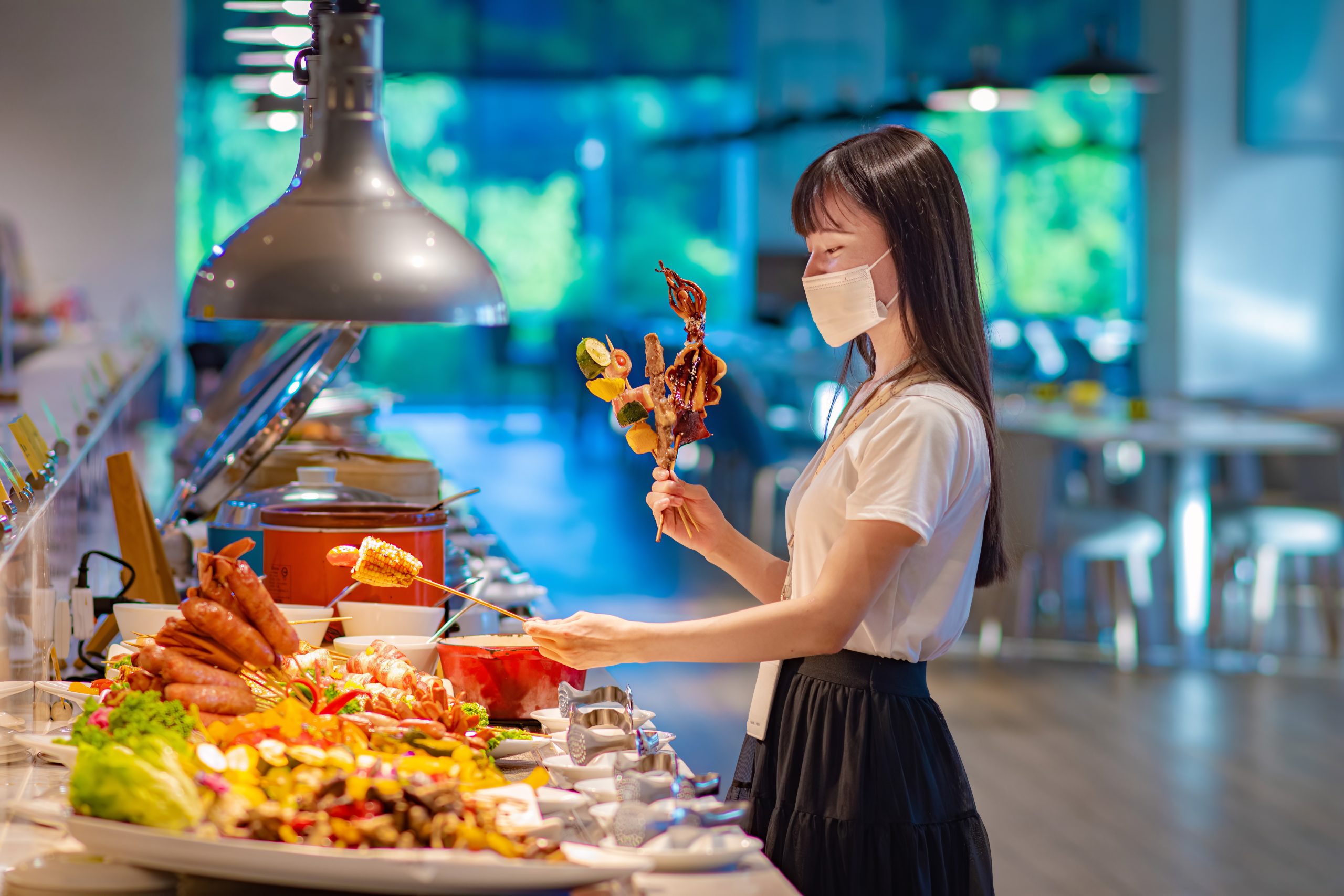 %E5%9C%96%E4%B8%89%E5%B0%88%E6%A5%AD%E4%B8%BB%E5%BB%9A%E5%9C%98%E9%9A%8A%E5%B0%87%E6%96%BC%E4%B8%AD%E7%A7%8B%E5%81%87%E6%9C%9F%E7%8F%BE%E5%A0%B4%E7%82%BA%E8%B3%93%E5%AE%A2%E6%BA%96%E5%82%99%E9%A6%99%E6%B0%A3%E5%9B%9B%E6%BA%A2%E7%9A%84%E7%87%92%E7%83%A4%E4%BD%B3%E9%A4%9A%E5%9A%B4%E9%81%B8%E6%96%B0%E9%AE%AE%E9%A3%9F%E6%9D%90%E8%88%87%E7%89%B9%E8%89%B2%E6%96%99%E7%90%86%E8%AE%93%E4%BA%BA%E8%83%BD%E7%9B%A1%E6%83%85%E4%BA%AB%E5%8F%97%E5%9C%98%E5%9C%93%E7%9B%9B%E5%AE%B4%E5%9C%96 %E5%B0%87%E6%8D%B7%E9%87%91%E9%AC%B1%E9%87%91%E9%A6%99%E9%85%92%E5%BA%97%E6%8F%90%E4%BE%9B scaled 1