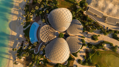 沙地阿拉伯首座島嶼哥爾夫球場會所的俯瞰圖景 沙地阿拉伯首座島嶼哥爾夫球場會所的俯瞰圖景