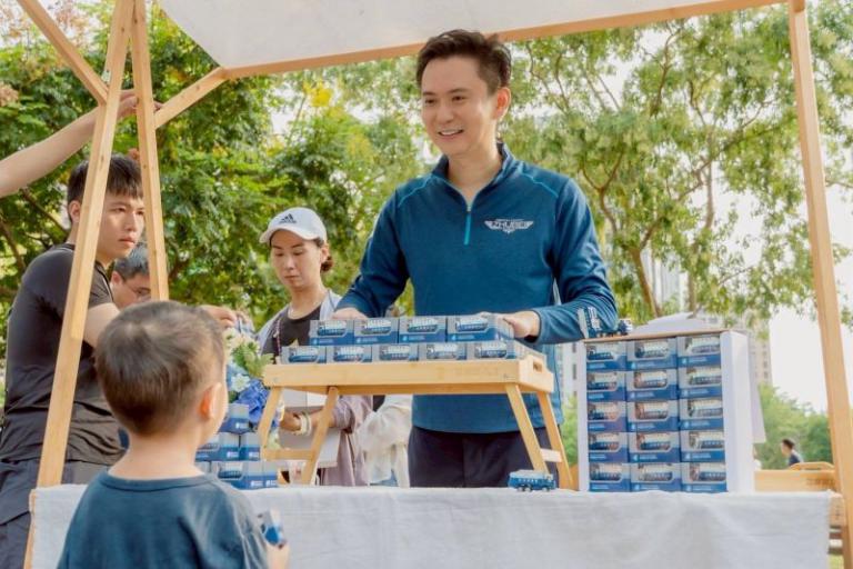 中秋連假「花神咖啡廳」 鄭朝方力邀國際大提琴家張正傑浪漫降臨水圳公園 5 20251002155331 82bbb6d4