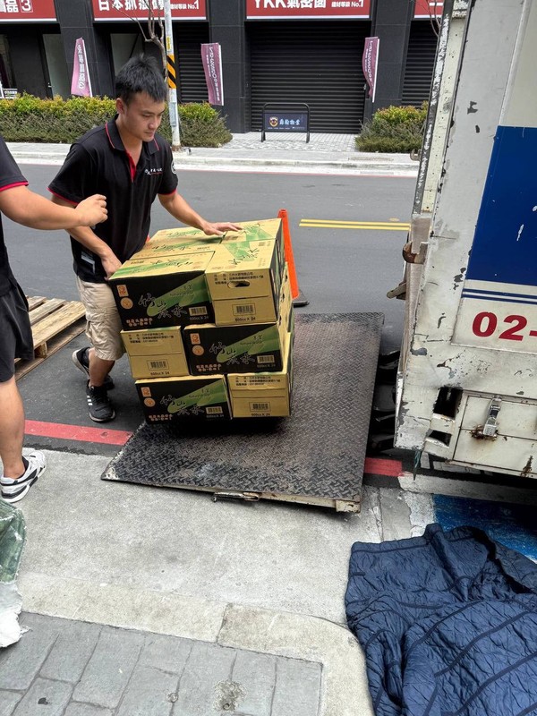 台灣人齊心暖聚!開心水族創辦人許逸辰率團隊行善人間 9 2f25f7b1 c435 4832 8241 0622940824ee 175948639506152253704908477