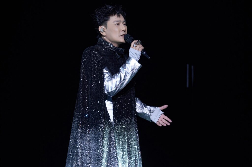 《未來式Our Story》紐約加班歌〈直覺〉遞麥男粉掀破音意外《屬於》九冠王氣勢橫掃 開唱首週即奪全球50冠 銷量破五萬張 4 %E4%B8%8B%E5%8D%883.17 2025 10 8%E7%9A%84%E5%BD%B1%E5%83%8F