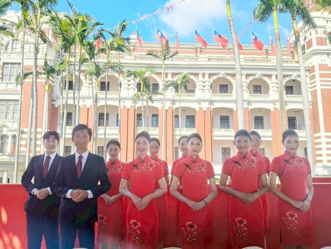 圖三親善大使團的團員從暑假起就投入自主培訓課程 - 報新聞 Mega News %E5%9C%96%E4%B8%89%E8%A6%AA%E5%96%84%E5%A4%A7%E4%BD%BF%E5%9C%98%E7%9A%84%E5%9C%98%E5%93%A1%E5%BE%9E%E6%9A%91%E5%81%87%E8%B5%B7%E5%B0%B1%E6%8A%95%E5%85%A5%E8%87%AA%E4%B8%BB%E5%9F%B9%E8%A8%93%E8%AA%B2%E7%A8%8B