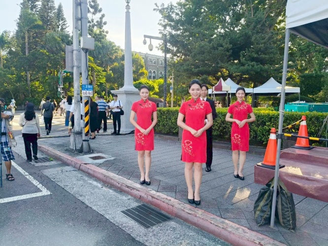 圖五親善大使團擔任國慶禮賓工作 - 報新聞 Mega News %E5%9C%96%E4%BA%94%E8%A6%AA%E5%96%84%E5%A4%A7%E4%BD%BF%E5%9C%98%E6%93%94%E4%BB%BB%E5%9C%8B%E6%85%B6%E7%A6%AE%E8%B3%93%E5%B7%A5%E4%BD%9C