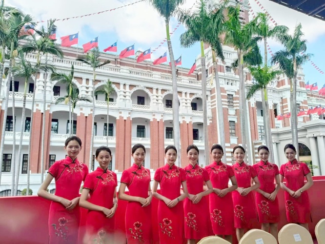 圖六親善大使團擔任國慶禮賓工作 - 報新聞 Mega News %E5%9C%96%E5%85%AD%E8%A6%AA%E5%96%84%E5%A4%A7%E4%BD%BF%E5%9C%98%E6%93%94%E4%BB%BB%E5%9C%8B%E6%85%B6%E7%A6%AE%E8%B3%93%E5%B7%A5%E4%BD%9C