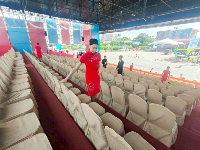 圖四親善大使團協助國慶場地檢整 - 報新聞 Mega News %E5%9C%96%E5%9B%9B%E8%A6%AA%E5%96%84%E5%A4%A7%E4%BD%BF%E5%9C%98%E5%8D%94%E5%8A%A9%E5%9C%8B%E6%85%B6%E5%A0%B4%E5%9C%B0%E6%AA%A2%E6%95%B4