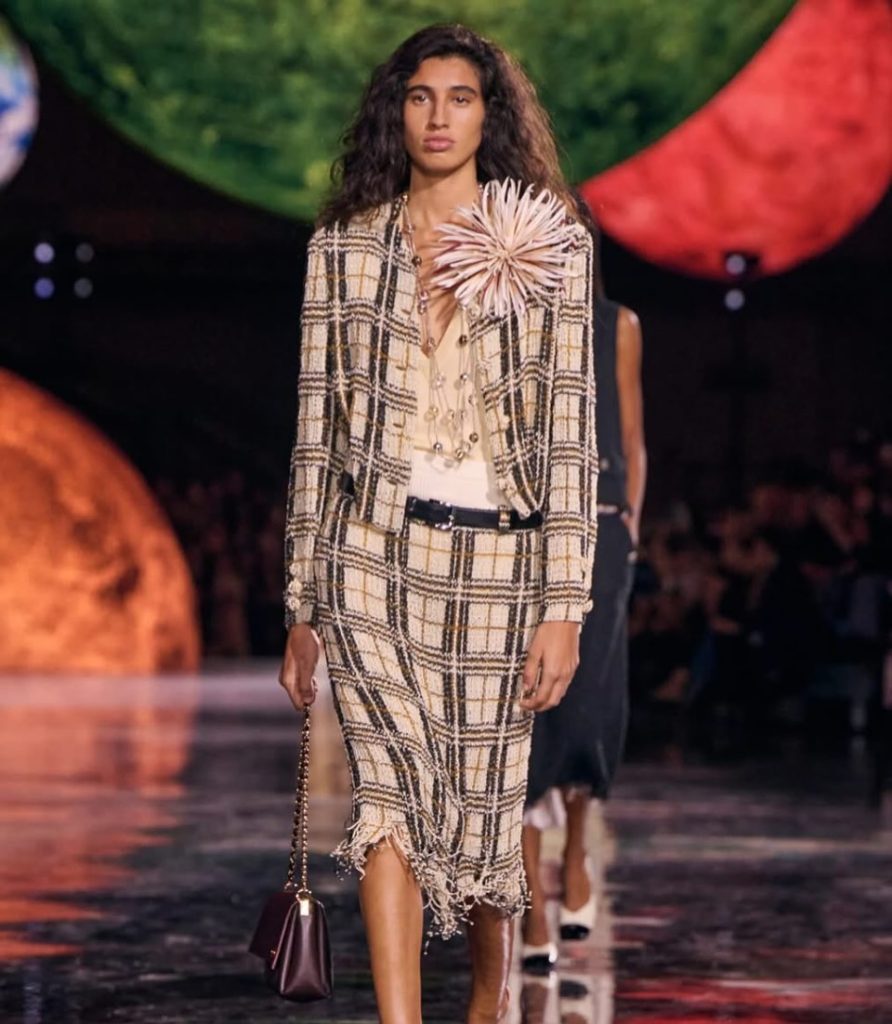 The Universe of Chanel00007 - 報新聞 Mega News The Universe of Chanel00007 892x1024 1
