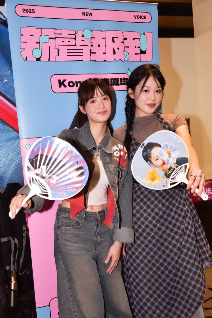 %E7%85%A7%E7%89%87%E8%AA%AA%E6%98%8E%EF%BC%9A%EF%BC%88%E7%94%B1%E5%B7%A6%E8%87%B3%E5%8F%B3%EF%BC%89%E6%96%B0%E7%94%9F%E4%BB%A3%E5%89%B5%E4%BD%9C%E6%AD%8C%E6%89%8B%E5%BA%B7%E5%BA%AD%E7%91%8B%E3%80%81%E7%AB%A5%E9%9B%B2%E6%99%9E%E8%88%89%E8%BE%A6%E3%80%8C%E6%96%B0%E8%81%B2%E5%A0%B1%E5%88%B0%E5%BF%AB%E9%96%83%E4%B9%8B%E6%97%85%E3%80%8D %E7%85%A7%E7%89%87%E6%8F%90%E4%BE%9B%EF%BC%9A%E7%B4%85%E5%BF%83%E5%AD%97%E6%9C%83