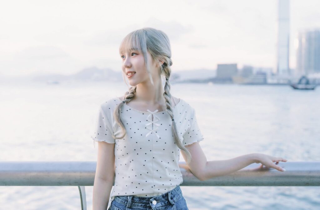 劉曉晴與AKB48小栗有以 雙C位〈Heavy Rotation〉掀全場高潮 6 %E4%B8%8B%E5%8D%883.38 2025 10 13%E7%9A%84%E5%BD%B1%E5%83%8F 2