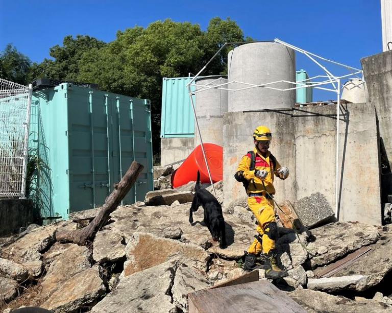 竹市消防局再辦IRO國際搜救犬認證  邱臣遠代理市長:提升搜救能量 3 20251013194524 18414a9f