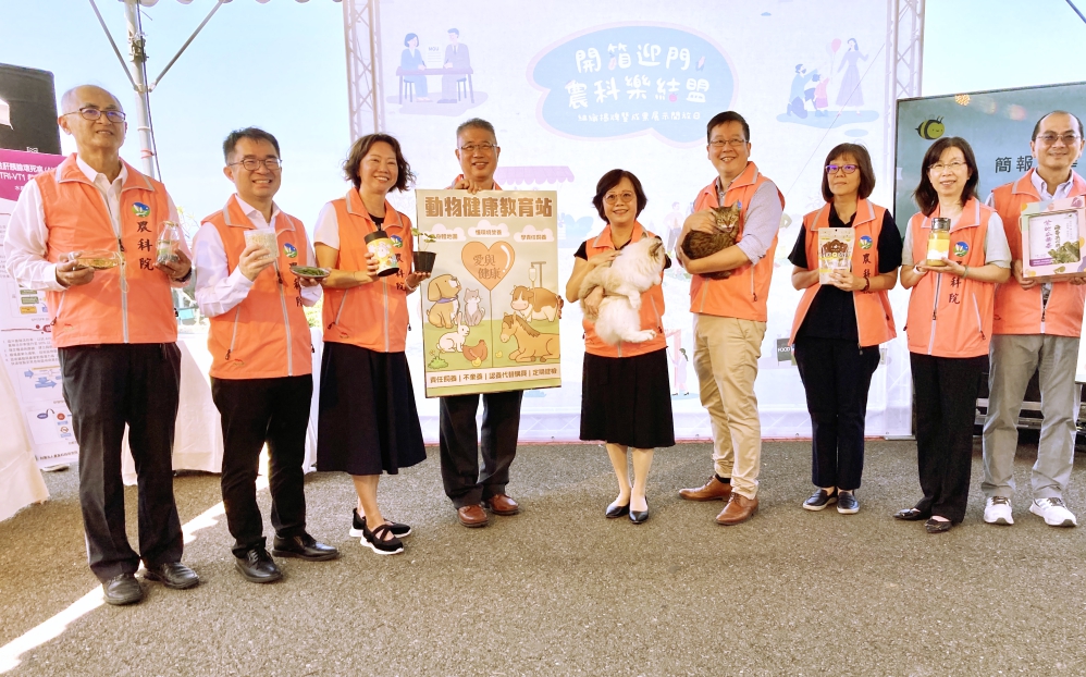 65416BDA 7574 47AE A834 DB51AFA1B43A Fotor