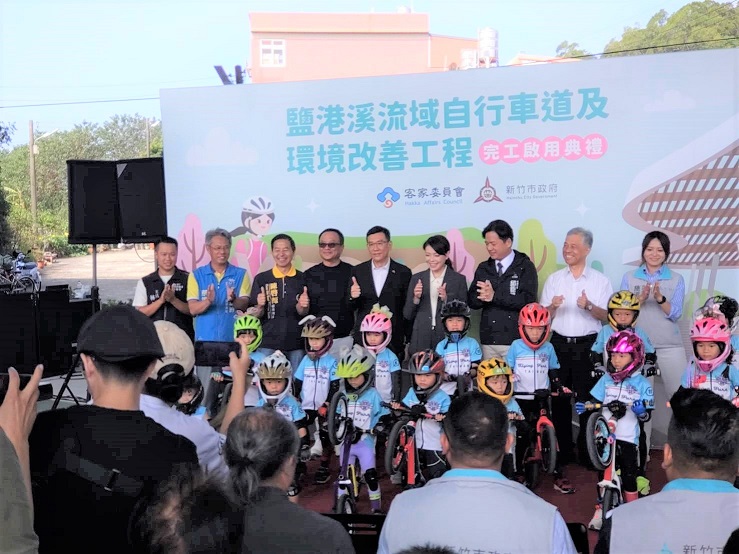 圖4_細人仔騎滑步車表演 - 報新聞 Mega News %E5%9C%964 %E7%B4%B0%E4%BA%BA%E4%BB%94%E9%A8%8E%E6%BB%91%E6%AD%A5%E8%BB%8A%E8%A1%A8%E6%BC%94