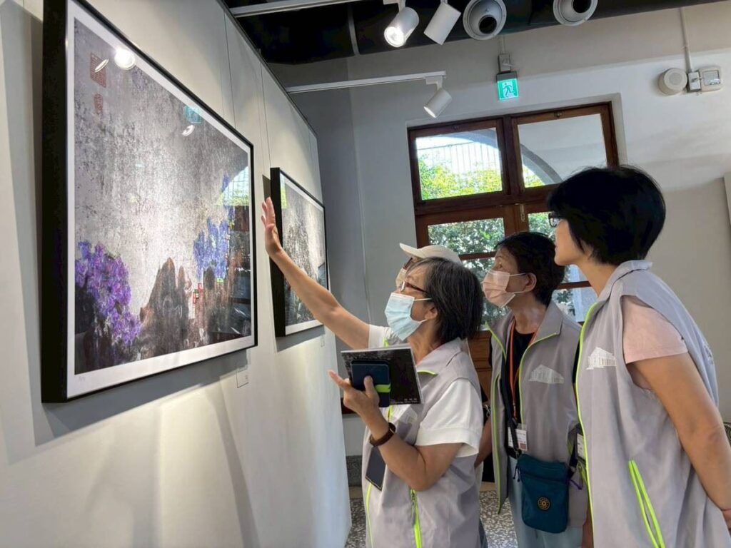 %E3%80%8C%E7%89%A9%E5%93%80%E8%8A%B1%E8%A6%8B%EF%BC%9A%E6%94%9D%E5%BD%B1%E7%B9%AA%E7%95%AB%E4%B8%8B%E7%9A%84%E5%BE%8C%E9%A2%A8%E6%99%AF%E3%80%8D %E8%8E%8A%E6%B7%91%E8%8A%AC%E7%9A%84%E8%A9%A9%E6%84%8F%E5%BD%B1%E5%83%8F