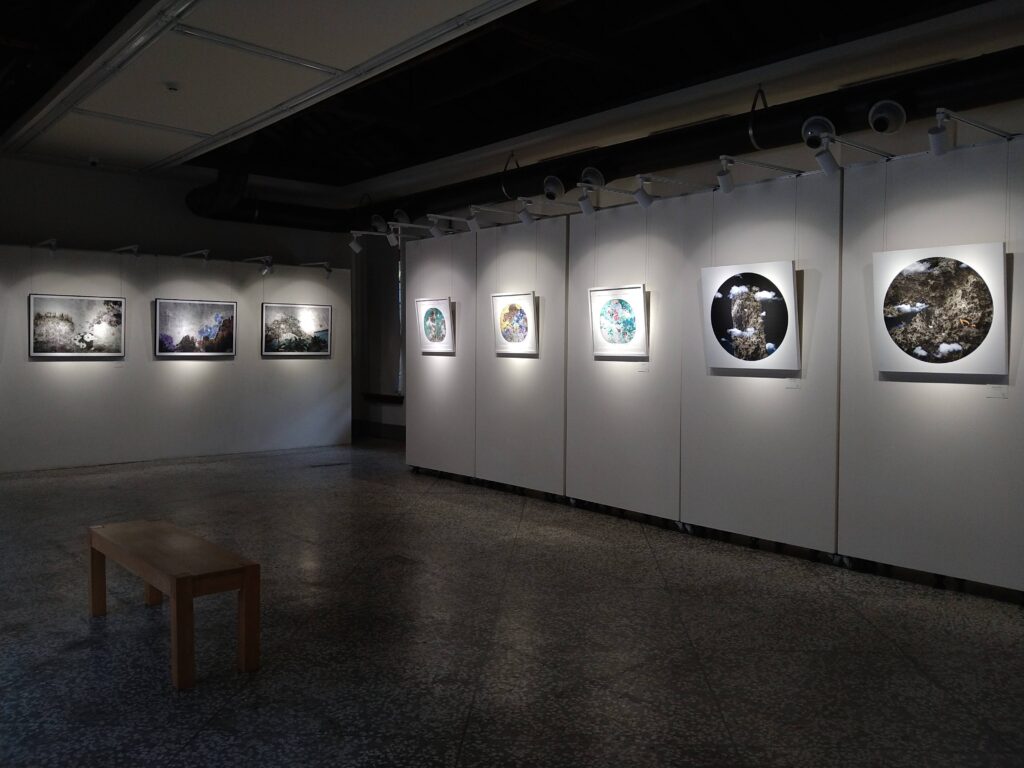 %E3%80%8C%E7%89%A9%E5%93%80%E8%8A%B1%E8%A6%8B%EF%BC%9A%E6%94%9D%E5%BD%B1%E7%B9%AA%E7%95%AB%E4%B8%8B%E7%9A%84%E5%BE%8C%E9%A2%A8%E6%99%AF%E3%80%8D %E8%8E%8A%E6%B7%91%E8%8A%AC%E7%9A%84%E8%A9%A9%E6%84%8F%E5%BD%B1%E5%83%8F 1