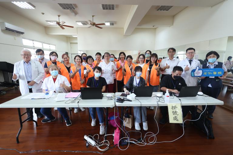 校園疫苗開打! 志工媽媽幫大忙~ 6 20251017010153 f0f93ccd