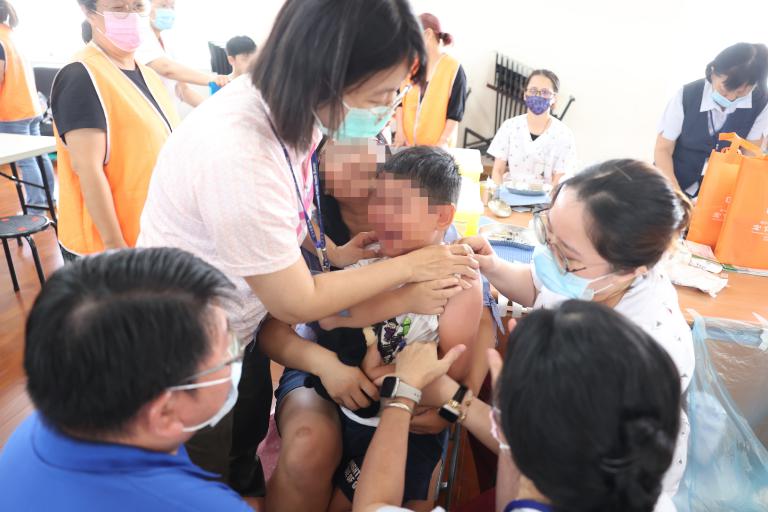 校園疫苗開打! 志工媽媽幫大忙~ 5 20251017010212 fb3418d7