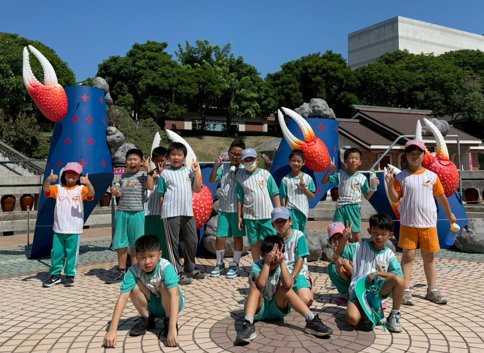 傾聽濕地的聲音與招潮蟹共舞 清水走走藝術季邀隨潮汐旅行 15 %E8%8B%97%E6%A0%97%E5%BB%BA%E4%B8%AD%E5%9C%8B%E5%B0%8F%E5%AD%B8%E7%AB%A5%E8%88%87%E4%BD%9C%E5%93%81 %E6%8B%9B%E6%BD%AE%E8%9F%B9%E4%B9%8B%E6%98%A5 %E5%90%88%E5%BD%B1