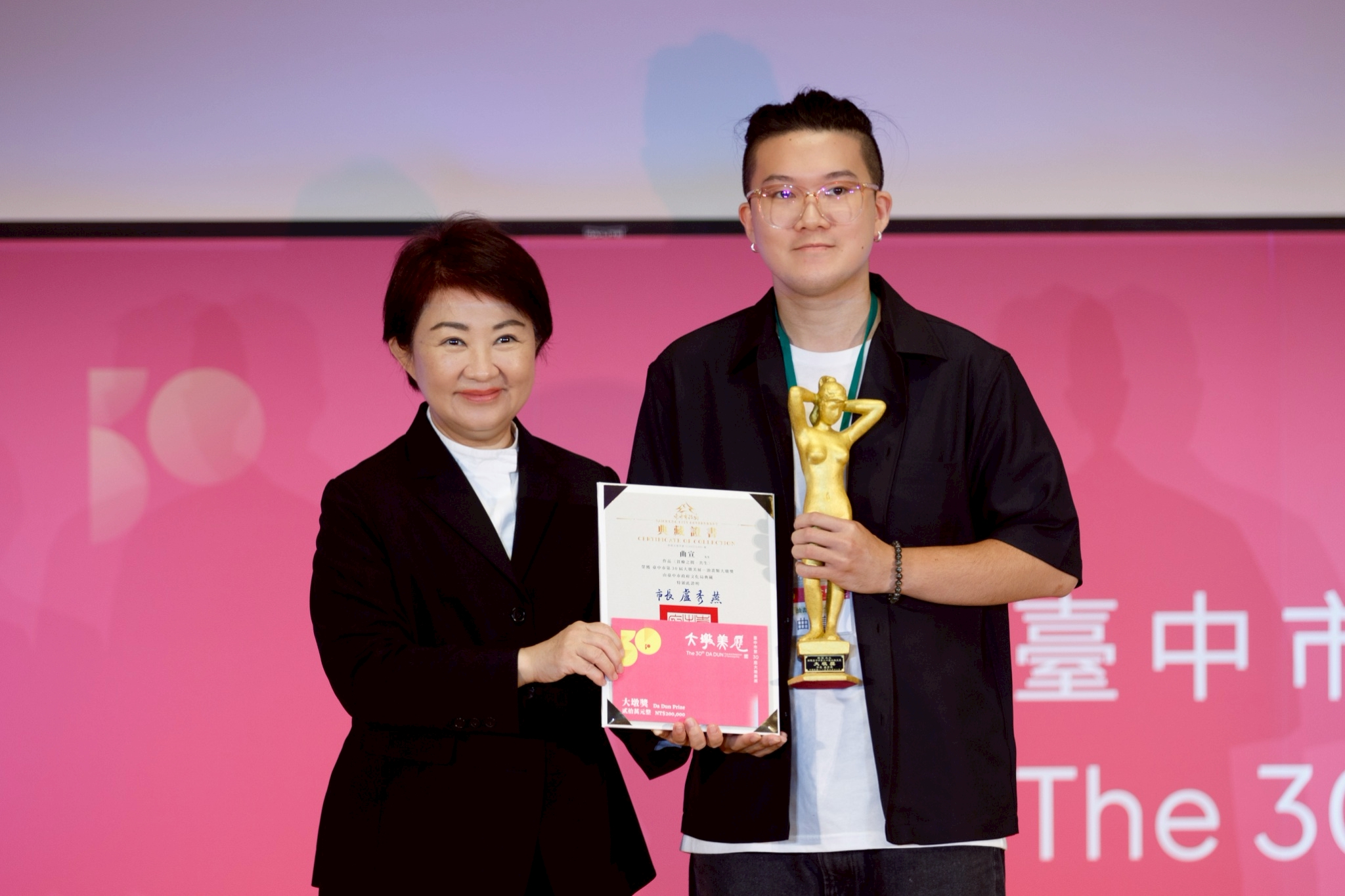 台中市奠定藝壇領導地位 21國競技總獎金569萬元 15 %E7%9B%A7%E5%B8%82%E9%95%B7%E8%88%87%E7%8D%B2%E7%8D%8E%E8%80%85%E5%90%88%E5%BD%B13