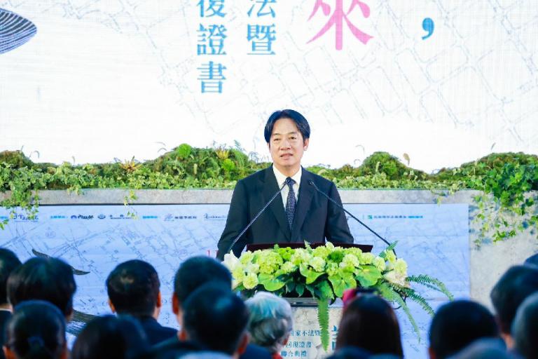 陳其邁陪同總統出席「誌過去致未來—平復國家不法暨頒發名譽回復證書聯合典禮」 守護台灣民主自由 4 20251019165546 f02cb53e