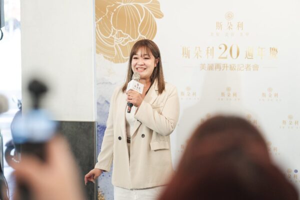 斯朵利髮廊20週年 美麗再升級!夏于喬優雅現身共譜風華 9 ▲ 斯朵利美甲部代表 Yoyo經理。(圖/斯朵利髮廊提供)