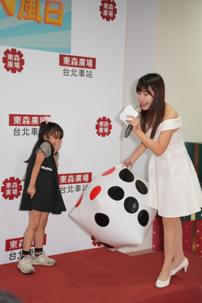 東森廣場台北車站《東森粉絲FUN風日》熱鬧登場 人氣網紅齊聚K區地下街 與粉絲同樂掀高潮、帶動人潮買氣 20 DSC03650 683x1024 1
