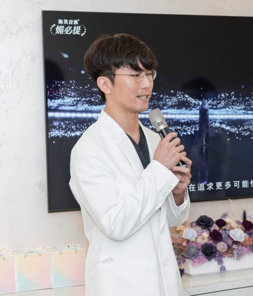 斯朵利髮廊邁向新里程 「斯朵利醫美診所」開幕 打造現代女性的全方位形象管理美學空間 6 ▲ 楊宗穎醫師分享開幕的喜悅。斯朵利醫美診所擁有專業的醫師團隊,提供最舒適的環境與最貼心的服務。(圖/業者提供)