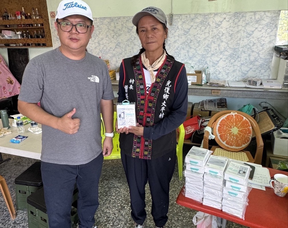 不僅「鏟子超人」亞瑟3C生活化身「3C超人」協助花蓮光復鄉贊助村長行動電源 6 e67e39b4 154e 4327 ba0d 20def36ade40 176104418090733014104427891
