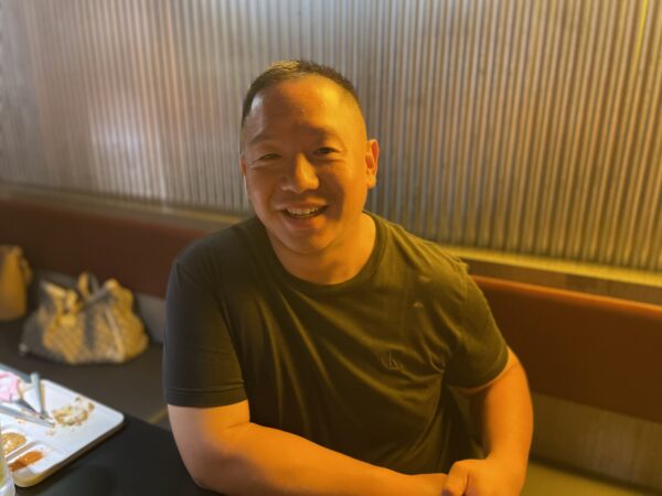 不是羊肉爐專賣店,卻煮出高雄五十年的老味道——「羊騷殿」溫潤登場 19 「我們的羊油不是油膩,而是香氣的靈魂。」負責人笑著介紹,這道隱藏版料理已成饕客心中第一名。圖/朱立君攝