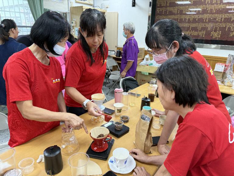 北高雄家扶志工訓練 煮咖啡需要耐心與用心如同陪伴家庭 5 20251023211835 465fedfa