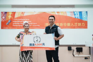 「以聲為媒」開啟族語主持新世代」學員齊聚臺北 點燃語言傳承熱情 6 圖說 Panay・Tomon Pacidal陳稚樺榮獲基礎班臺北場第二名,肯定Panay・Tomon Pacidal陳稚樺在族語主持實作中的穩健表現與用心投入