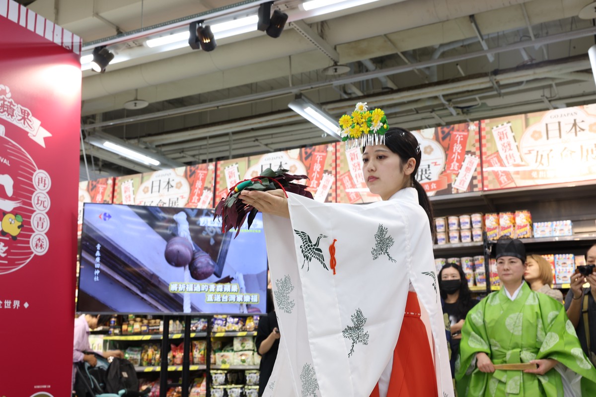 日本豐葉蘋果攜手家樂福熱鬧舉辦「蘋安祈福祭」 限量禮盒超搶手 26 867abbfc 1f66 4589 bbe7 5922161795fd 176140268558970402103317711