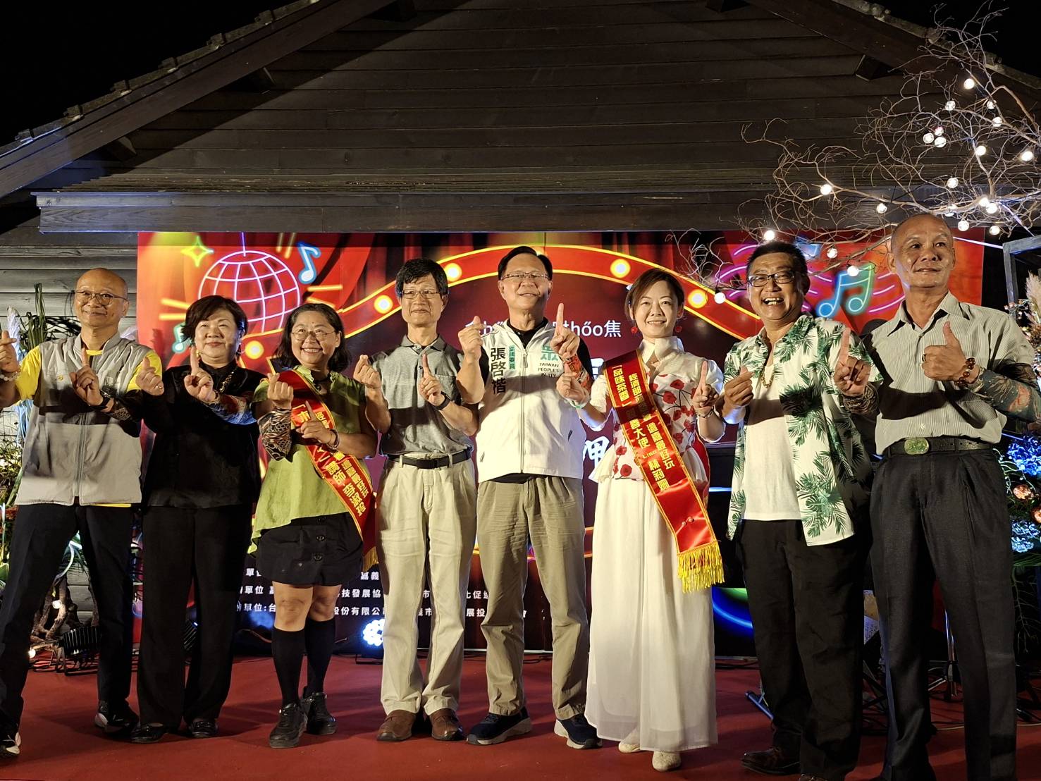 2 - 報新聞 Mega News 2 15