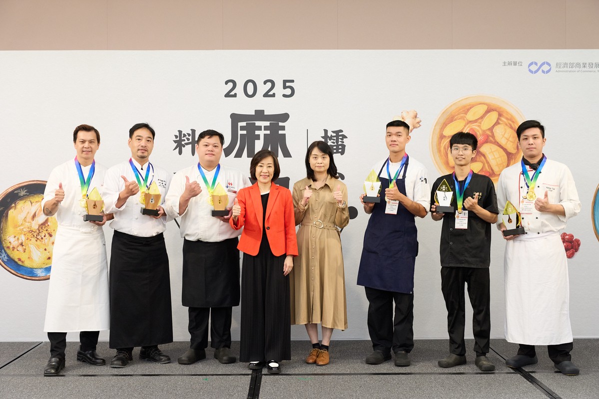「2025麻油料理擂台決賽」登場 十強現場精彩廚藝對決 23 e9ab3269 c8b9 4a1e bed2 2ee3f82c48a3 176147619156496409100811250