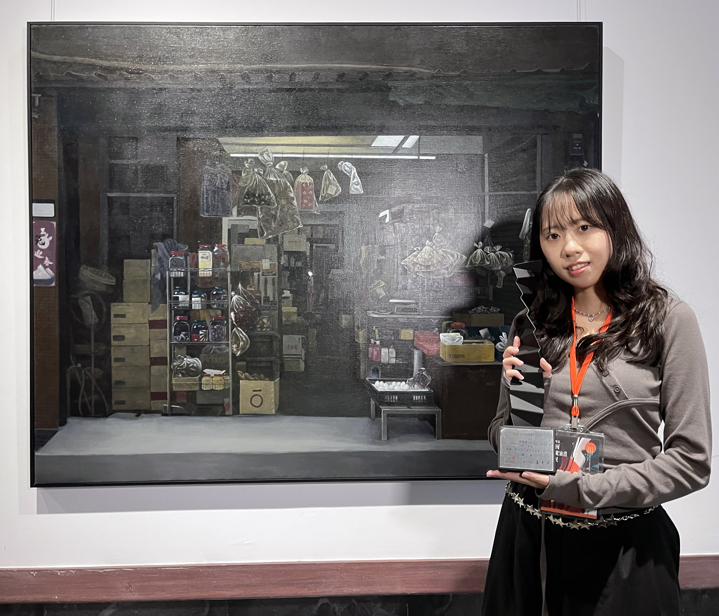 %E5%85%AC05 %E5%90%B3%E6%80%9D%E6%A8%BA%E6%8B%BF%E8%91%97%E7%8D%8E%E5%BA%A7%E5%9C%A8%E7%AC%AC%E4%B8%89%E5%90%8D%E4%BD%9C%E5%93%81 %E9%A4%98%E6%BA%AB %E5%89%8D%E5%90%88%E5%BD%B1