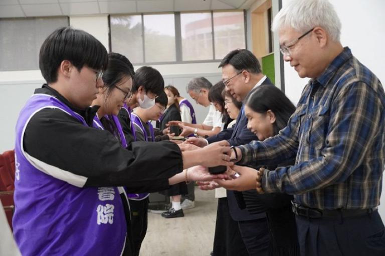 書院生拜師禮感受師道精神 錢復分享許倬雲生命歷程 4 20251027163032 8111b2fe