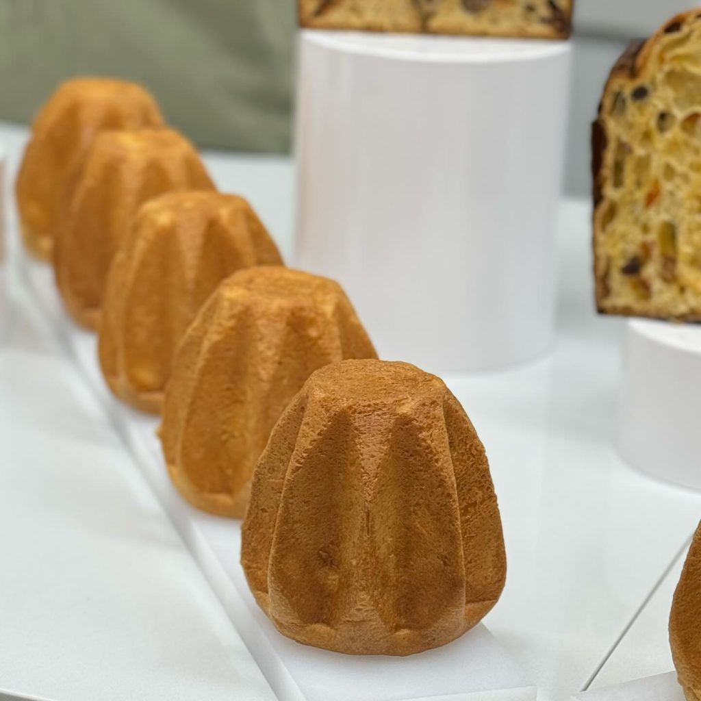 Massimiliano Liberatore %E8%A3%BD%E4%BD%9C%E7%9A%84%E6%BD%98%E5%A4%9A%E6%B4%9B Pandoro 1024x1024 1