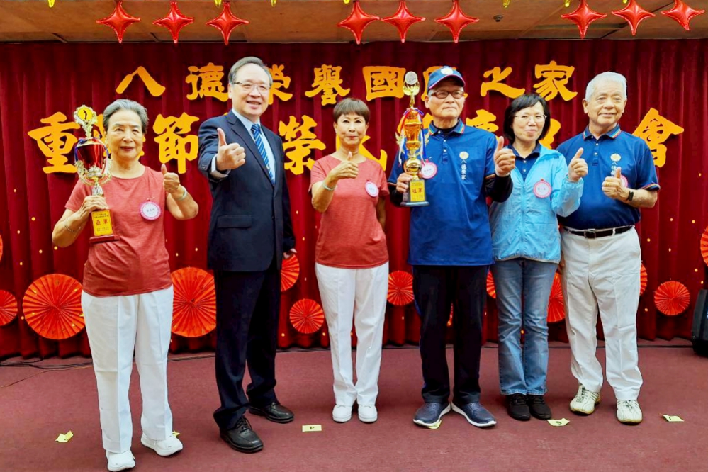 - 報新聞 Mega News %E5%85%AB%E5%BE%B7%E6%A6%AE%E5%AE%B6%E6%A7%8C%E7%90%83%E9%9A%8A%E5%93%A1%E5%84%AA%E7%95%B0%E8%A1%A8%E7%8F%BE%E4%BB%A4%E4%BA%BA%E8%AE%9A%E8%B3%9E %E7%8D%B2%E5%86%A0%E8%BB%8D%E5%8F%8A%E4%BA%9E%E8%BB%8D%E7%8D%8E%E7%9B%83%E7%8D%BB%E4%BA%88%E5%85%AB%E5%BE%B7%E6%A6%AE%E5%AE%B6 Foto1r