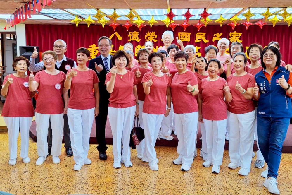 - 報新聞 Mega News %E5%85%AB%E5%BE%B7%E6%A6%AE%E5%AE%B6%E6%8E%92%E8%88%9E%E7%A4%BE%E5%93%A1%E8%88%87%E9%85%86%E4%B8%96%E4%BF%8A%E4%B8%BB%E4%BB%BB%E5%BE%8C%E6%8E%92%E5%B7%A62%E5%8F%8A%E7%8E%8B%E6%B2%9B%E9%9D%9C%E9%87%8C%E9%95%B7%E5%89%8D%E6%8E%92%E5%8F%B31%E9%96%8B%E5%BF%83%E5%90%88%E5%BD%B1 Fotor