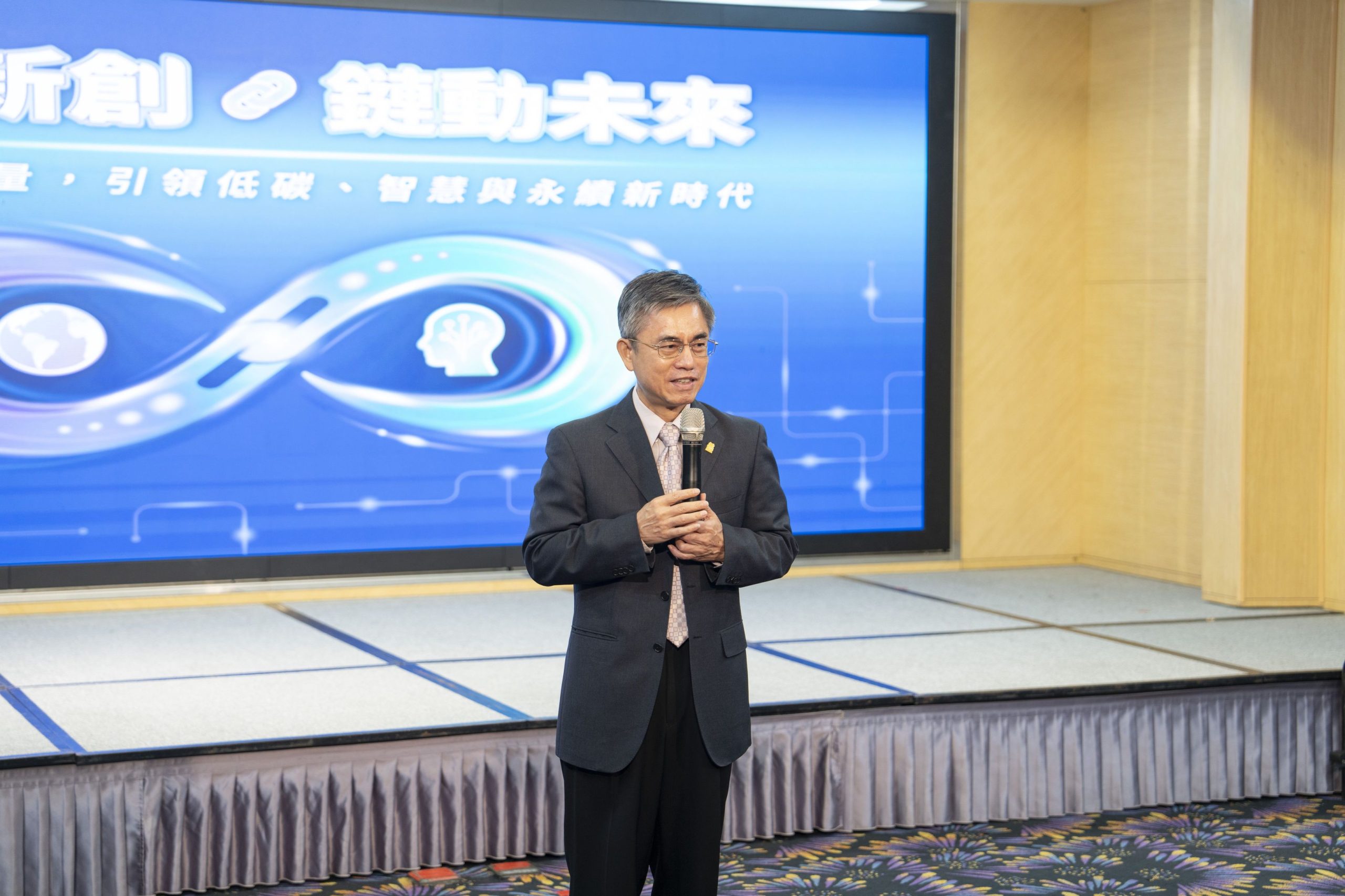 - 報新聞 Mega News %E8%A8%B1%E8%8C%82%E6%96%B0%E5%B1%80%E9%95%B7%E9%96%8B%E5%A0%B4%E8%87%B4%E8%A9%9E scaled 1