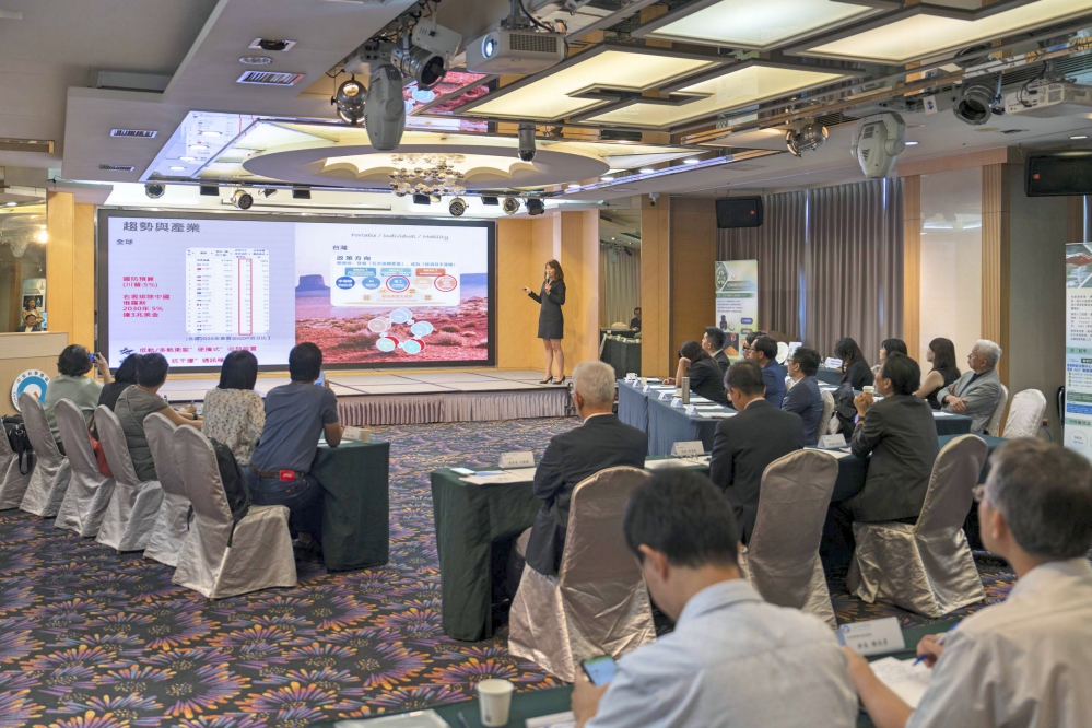 - 報新聞 Mega News %E6%9C%83%E5%A0%B4%E5%85%A8%E6%99%AF%E7%85%A7 Fotor