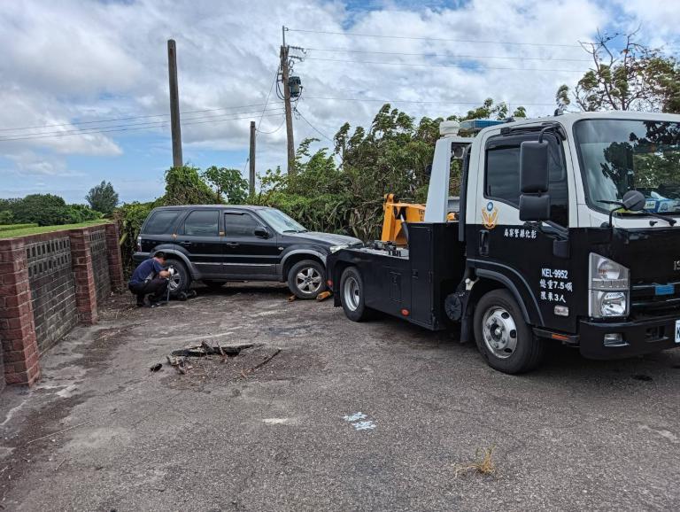 註銷車輛僥倖停路邊,監理站一查還欠五萬元 當場遭拖吊再追繳稅費 4 20251030013035 0c436fbe