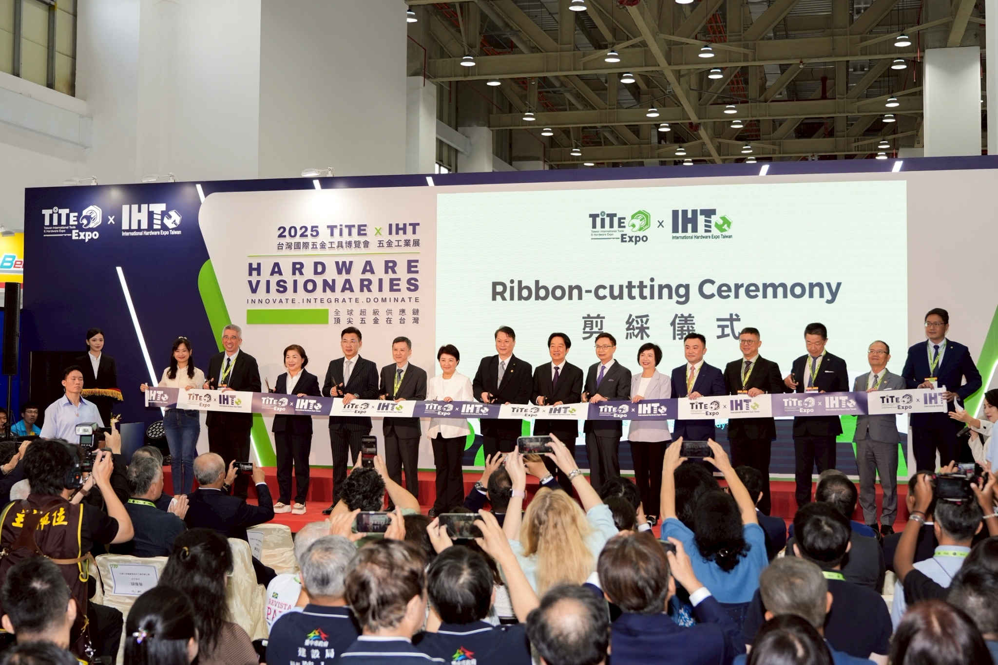 台中五項經濟指標稱冠六都 經濟領跑背後的亮點與隱憂 8 %E8%87%BA%E4%B8%AD%E5%9C%8B%E9%9A%9B%E6%9C%83%E5%B1%95%E4%B8%AD%E5%BF%83%E8%A9%A6%E7%87%9F%E9%81%8B%E9%A6%96%E5%B1%95 %E5%89%AA%E7%B6%B5%E5%84%80%E5%BC%8F 0