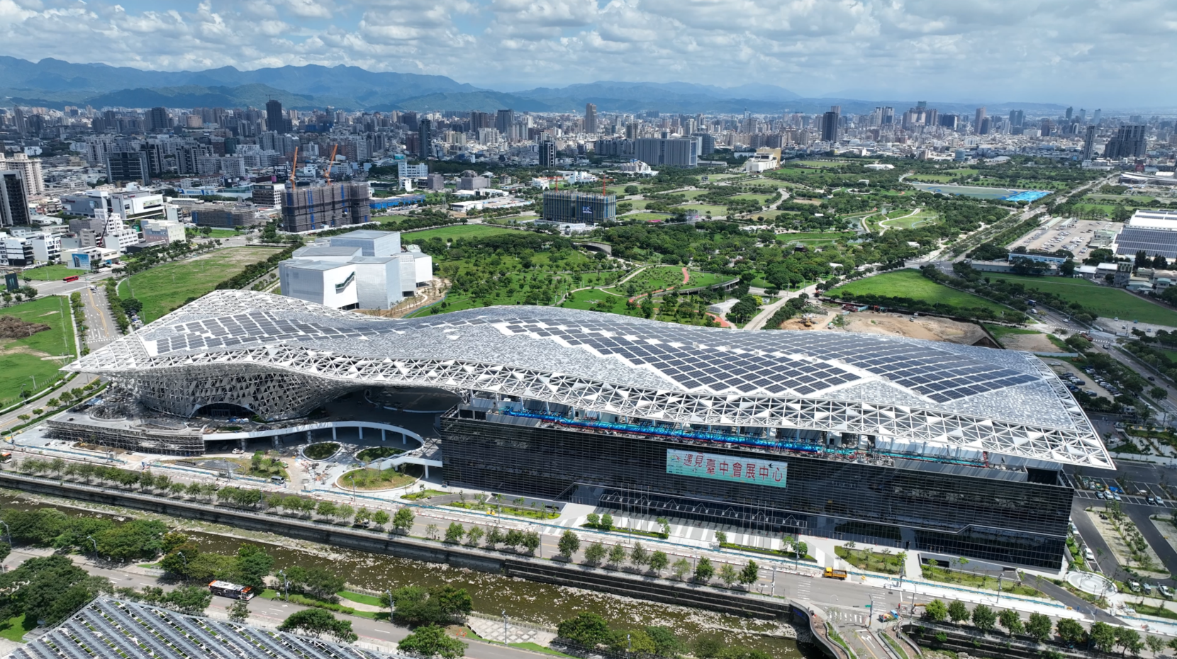 台中五項經濟指標稱冠六都 經濟領跑背後的亮點與隱憂 9 f1738922965403