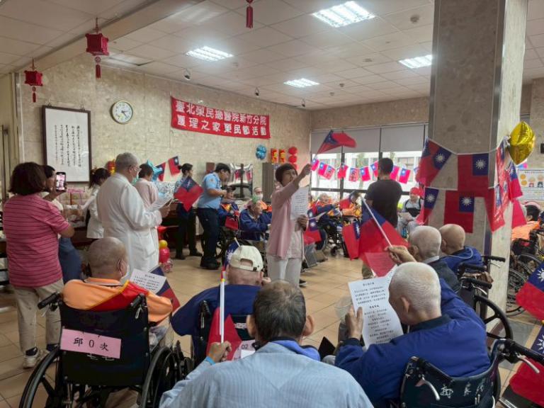 以鼓聲與歌聲向榮民致敬 北榮新竹分院附設護理之家/舉辦「榮耀歡騰慶榮民節」活動 3 20251030192944 9c4db745