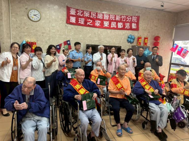 以鼓聲與歌聲向榮民致敬 北榮新竹分院附設護理之家/舉辦「榮耀歡騰慶榮民節」活動 4 20251030193045 887e9341