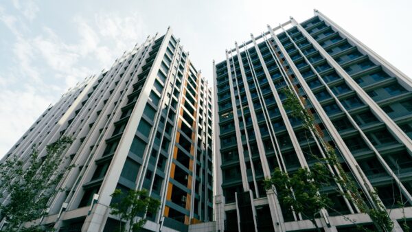 青年成家有解!海霸王幫你80%貸好貸滿 4 海霸王集團深耕草漯新市鎮核心,「帝王德莊」成為首購族圓夢首選個案。圖/業者提供