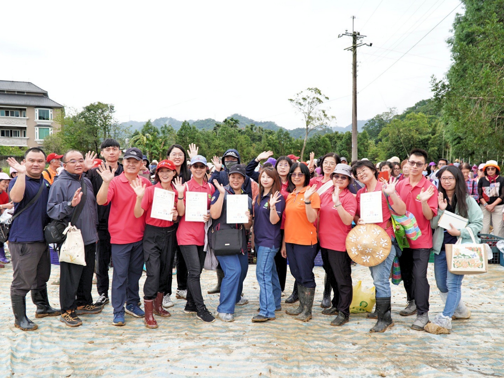 LINE_ALBUM_20251031_251031_78_Fotor - 報新聞 Mega News LINE ALBUM 20251031 251031 78 Fotor