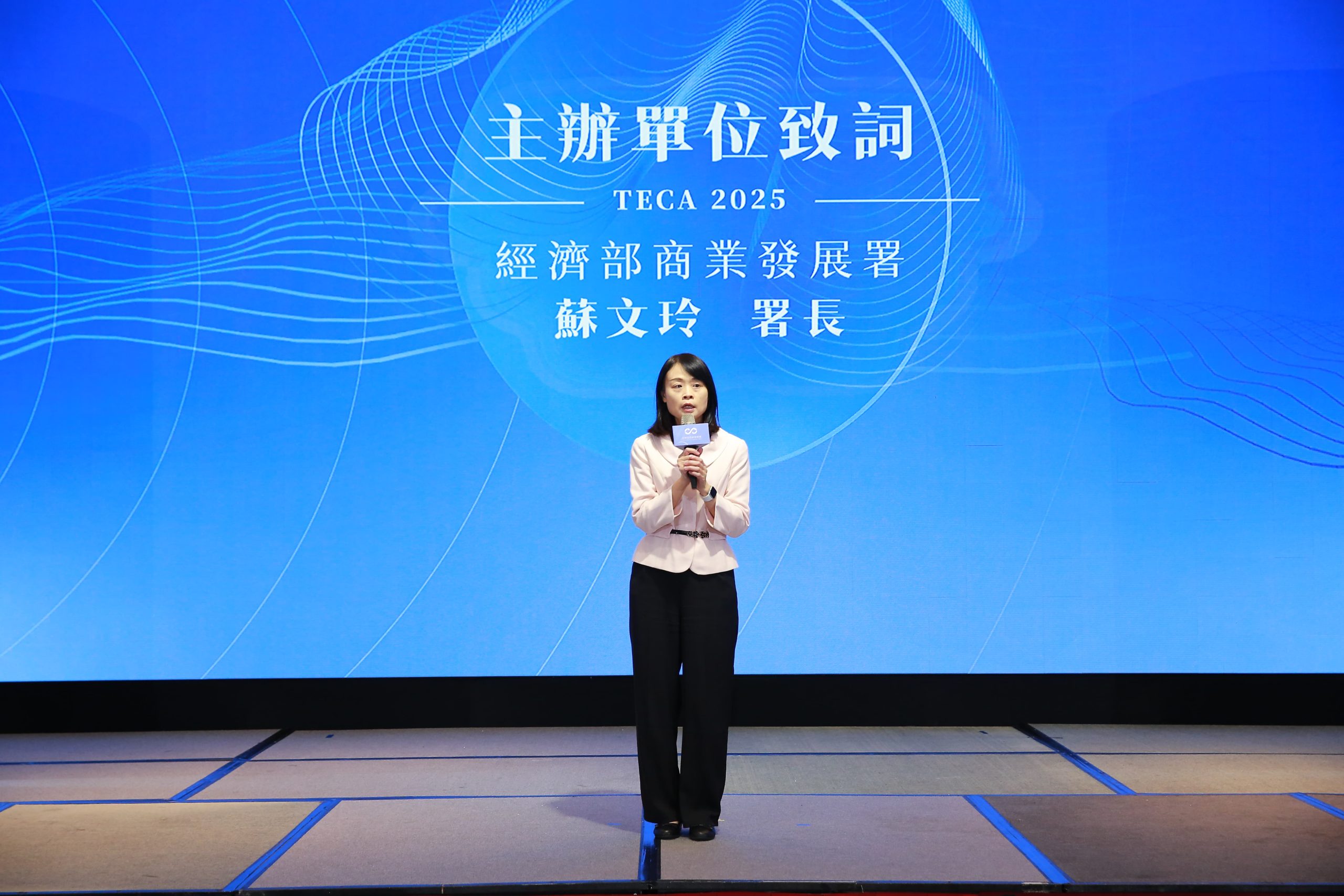 - 報新聞 Mega News %E5%9C%96%E8%AA%AA1%E7%B6%93%E6%BF%9F%E9%83%A8%E5%95%86%E6%A5%AD%E7%99%BC%E5%B1%95%E7%BD%B2%E8%98%87%E6%96%87%E7%8E%B2%E7%BD%B2%E9%95%B7%E8%87%B4%E8%A9%9E%E4%B8%A6%E6%81%AD%E5%96%9C%E7%8D%B2%E7%8D%8E%E5%95%86%E5%9C%88 scaled 1