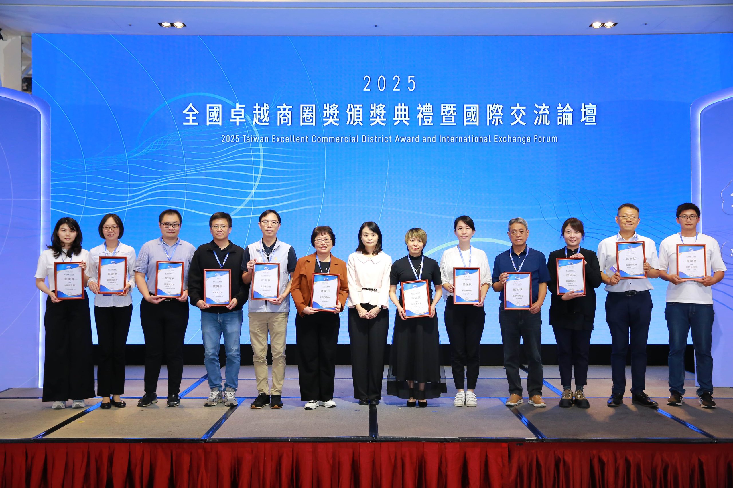 - 報新聞 Mega News %E5%9C%96%E8%AA%AA2%E7%B6%93%E6%BF%9F%E9%83%A8%E5%95%86%E6%A5%AD%E7%99%BC%E5%B1%95%E7%BD%B2%E8%88%87%E5%85%A8%E8%87%BA%E7%B8%A3%E5%B8%82%E6%94%BF%E5%BA%9C%E6%94%9C%E6%89%8B%E6%8E%A8%E5%8B%95%E5%9C%B0%E6%96%B9%E5%95%86%E5%9C%88%E8%BC%94%E5%B0%8E scaled 1