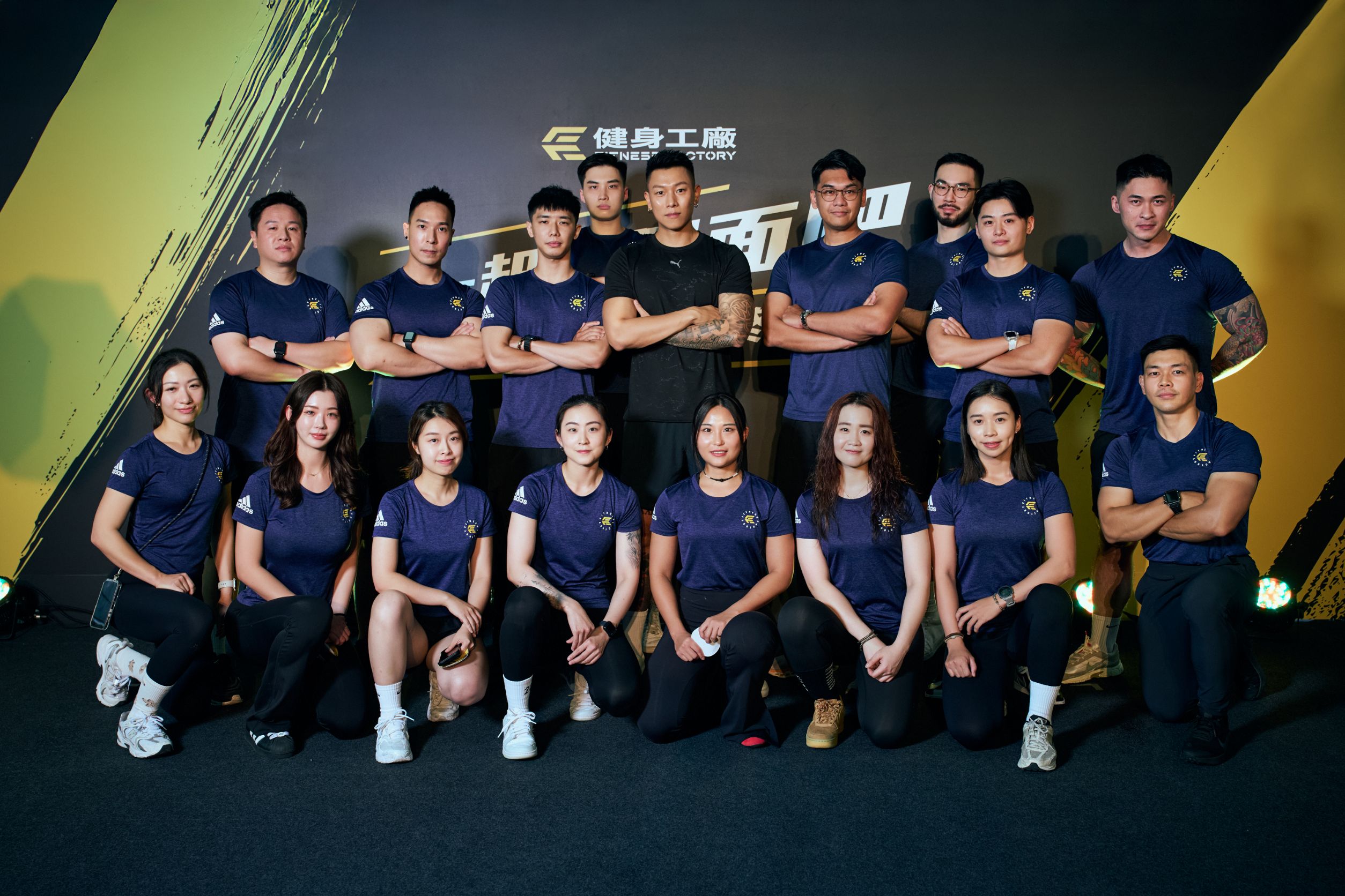 健身人一起用汗水與愛心溫暖社會!柏文20週年義賣二手運動衣助浪浪吃飽飽 E.SO驚喜現身年終會員派對 10 1762097137228