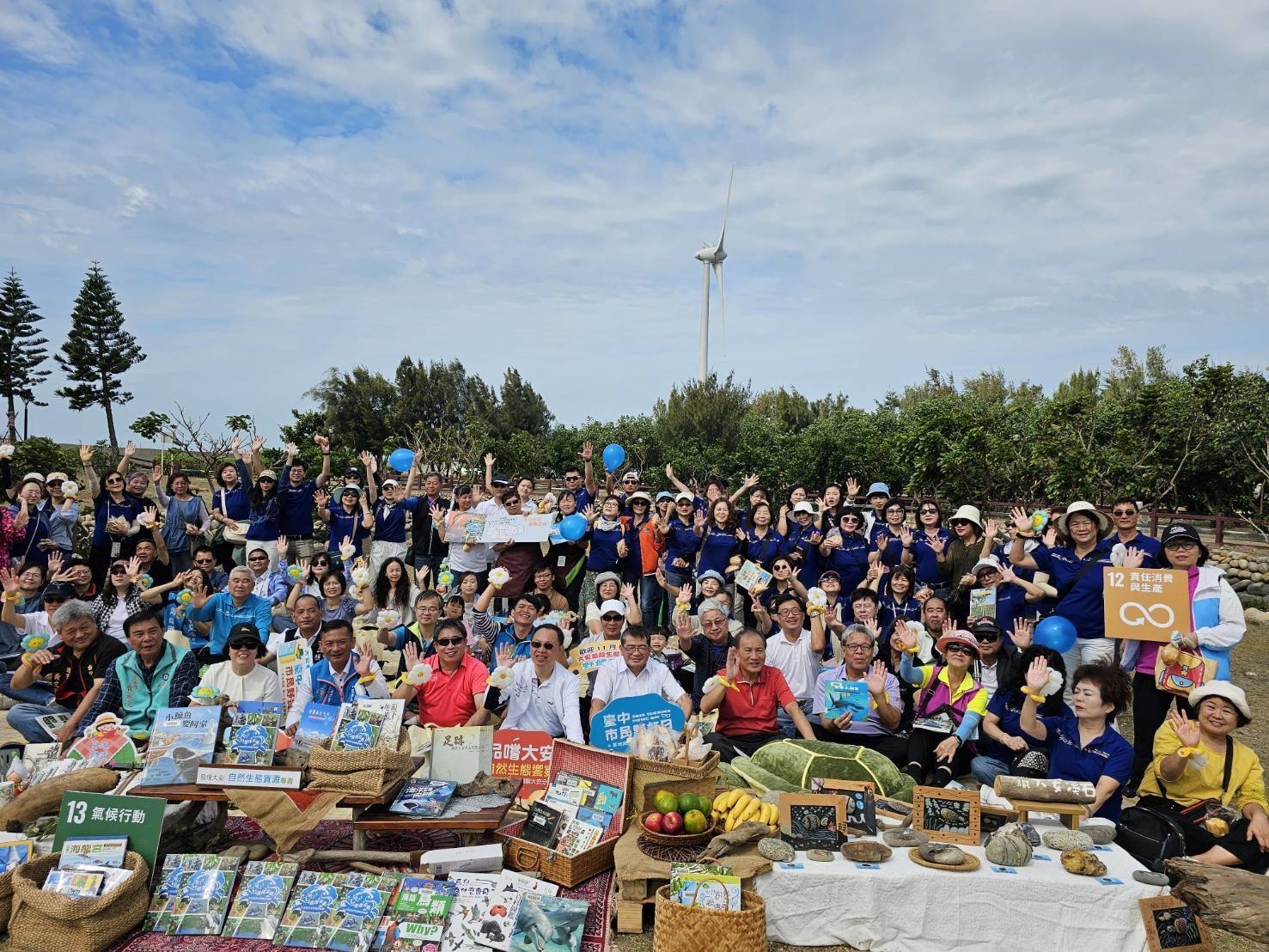 05 %E6%B5%B7%E7%B7%9A%E5%A4%A7%E5%AE%89%E5%8D%80%E5%90%B8%E5%BC%95%E7%9C%BE%E5%A4%9A%E6%B0%91%E7%9C%BE%E5%88%B0%E5%A0%B4%E9%AB%94%E9%A9%97%E6%9B%B8%E9%A6%99%E8%88%87%E8%BE%B2%E7%94%A2%E5%93%81